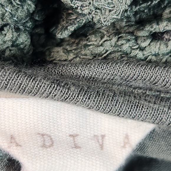 ADIVA Beautiful Embroidered Applique Top - Picture 10 of 10